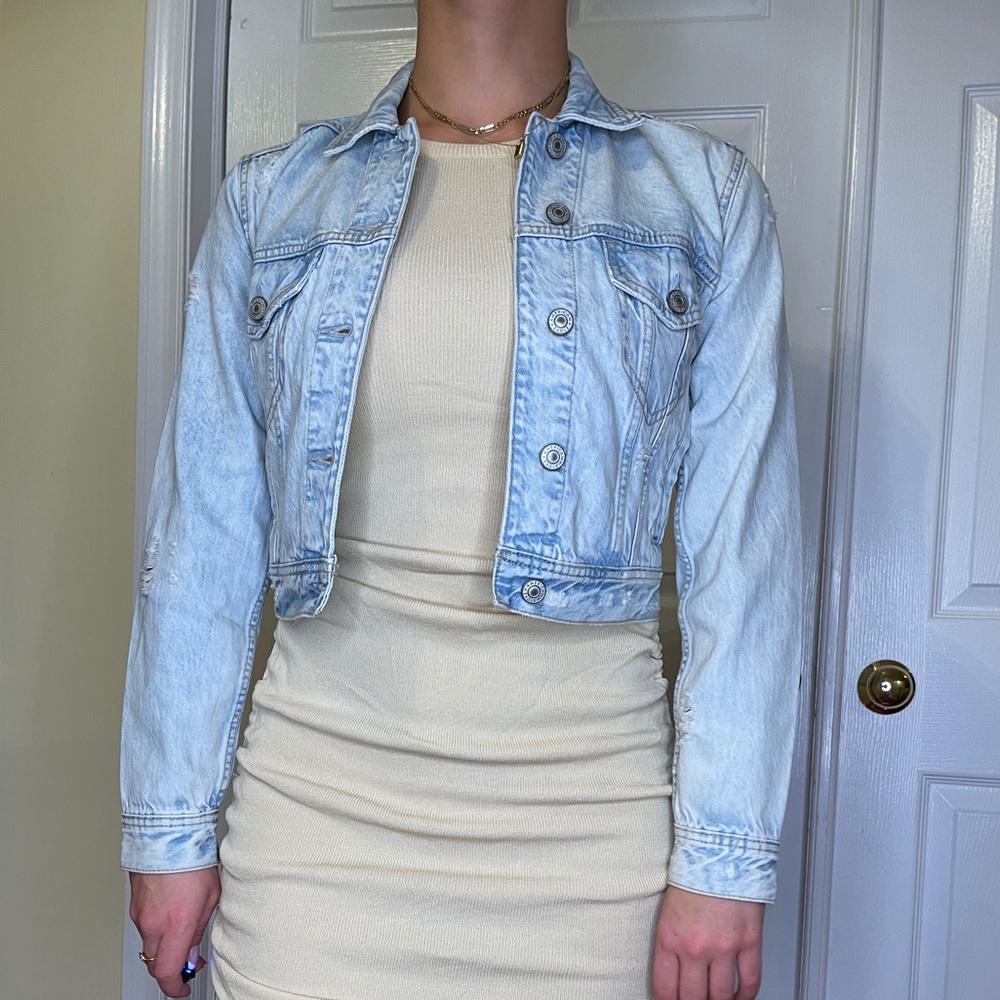 American Eagle Cropped Jean Jacket